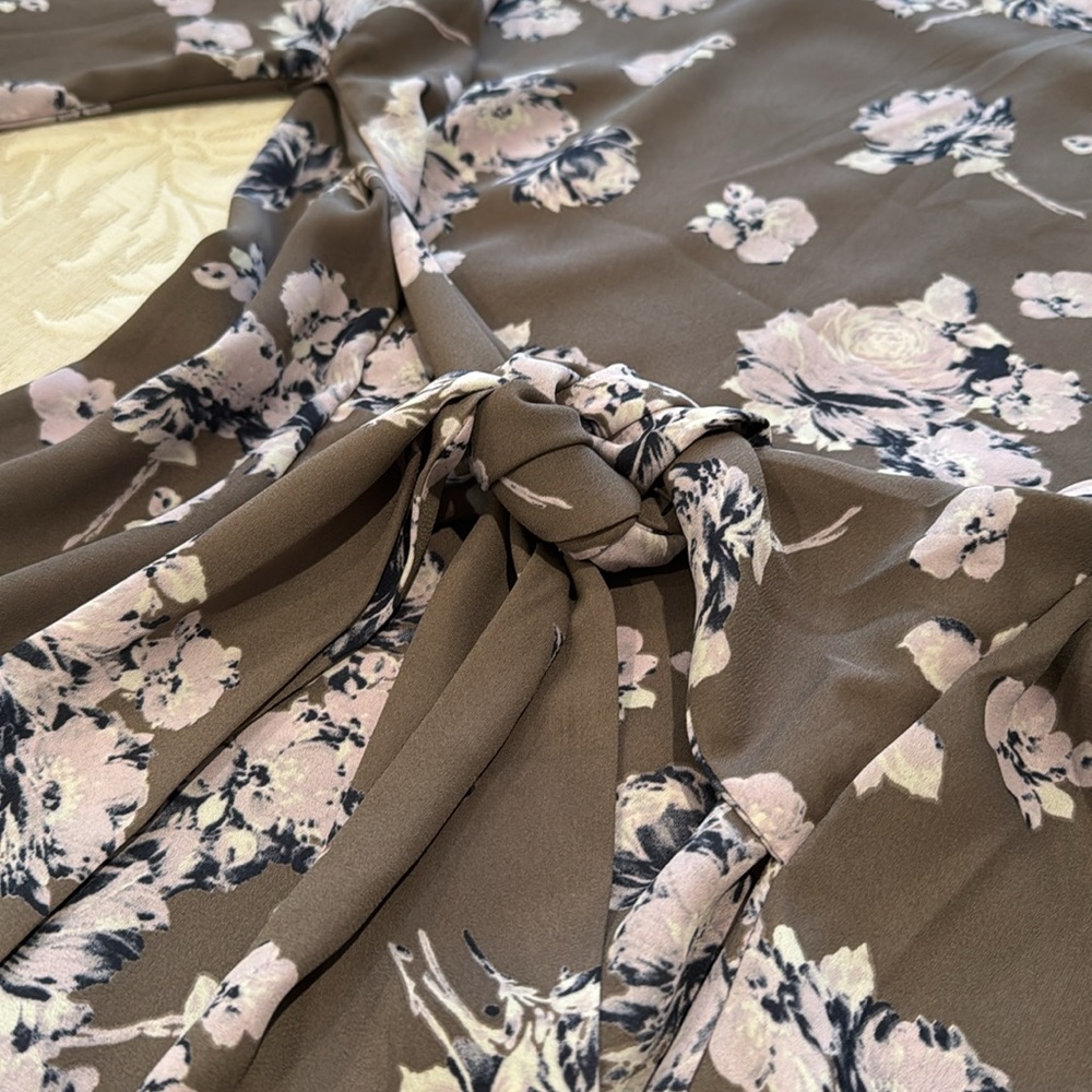 New condition floral tie blouse - Picture 5 of 8